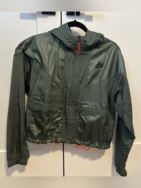 Nike Cropped Windbreaker